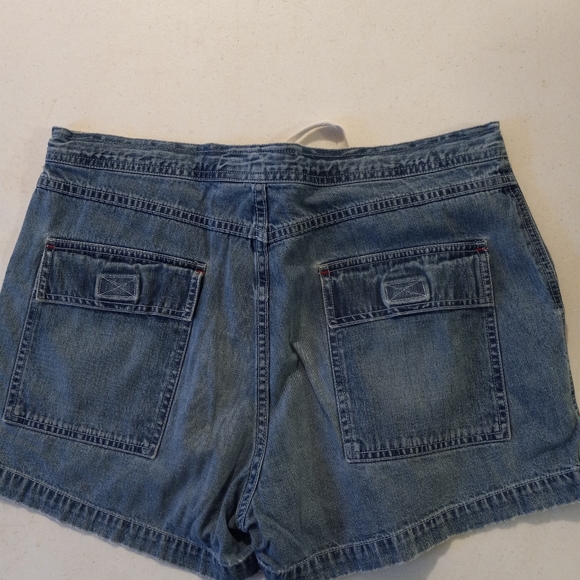 Shorts - Picture 2 of 3